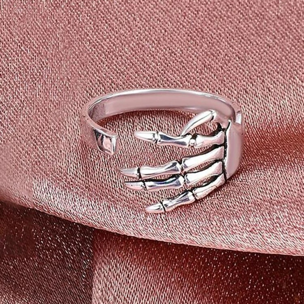 Skeleton hand ring - Picture 2 of 2